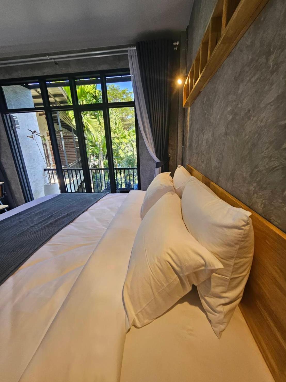 The Picturebook Guesthouse Mae Сот Екстериор снимка